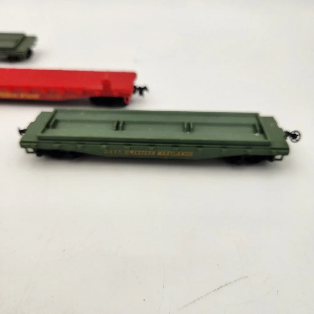 Lot of 3 HO Scale Flatcars Western Maryland 2475 Green and Fire Fox Red Plastic